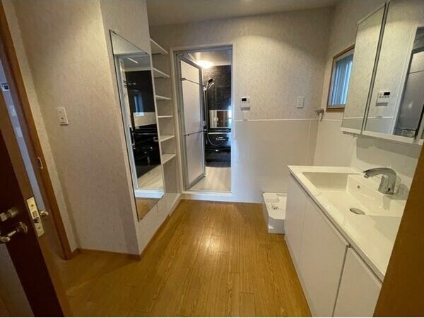 物件内観写真9　(スペースが確保できる洗面所です)