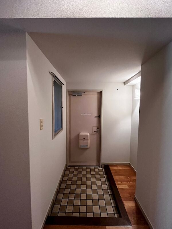 物件内観写真5　(明るい玄関です)