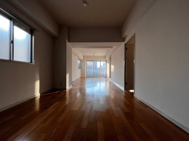 物件内観写真6　(ゆったりとしたリビングです)