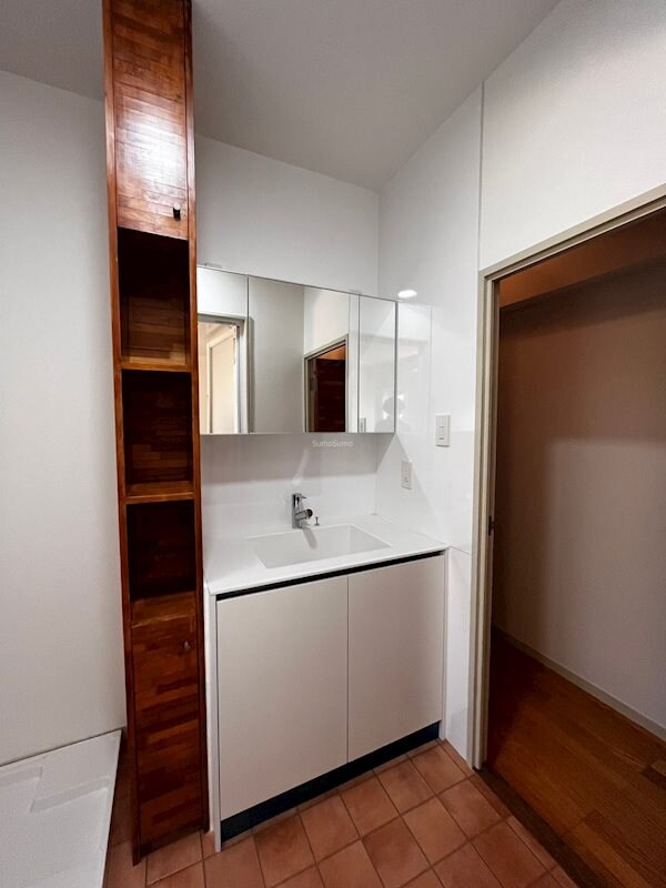 物件内観写真10　(使いやすい洗面所です)