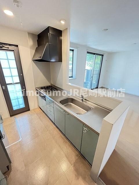 物件内観写真4　(お料理しやすいキッチンです)