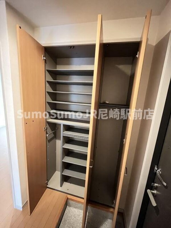 収納(小物を収納するのに便利です)