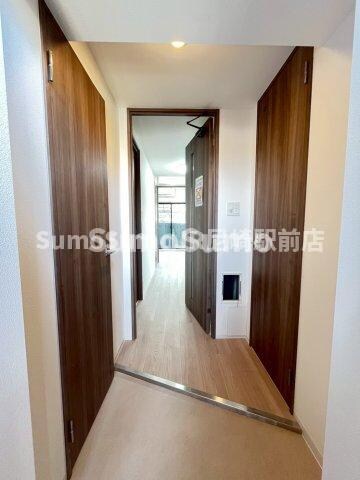 物件内観写真4　(落ち着いた玄関です)