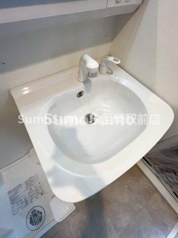 物件内観写真16　(独立洗面台、朝の身支度には欠かせません)