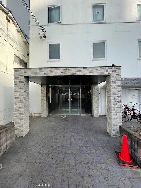 物件外観写真2　(建物の内部です)