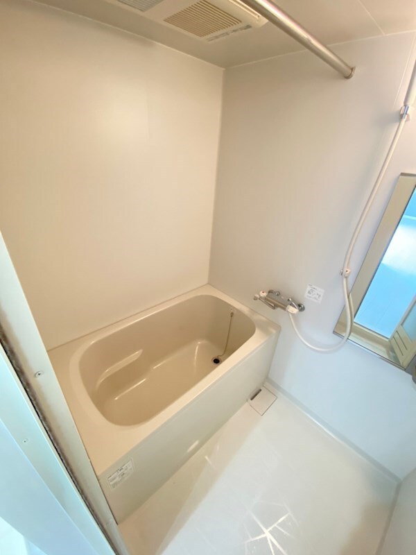 物件内観写真8　(日々の暮らしに欠かせないお風呂です)