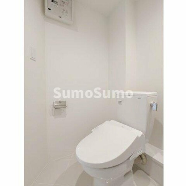 トイレ(落ち着いた色調のトイレです)