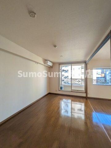 物件内観写真4　(ゆったりとしたリビングです)