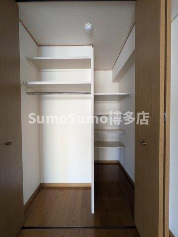 物件内観写真6　(収納スペース豊富です)