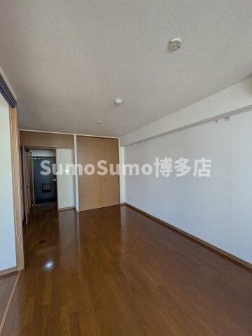 物件内観写真15　(ゆったりとした居間です)