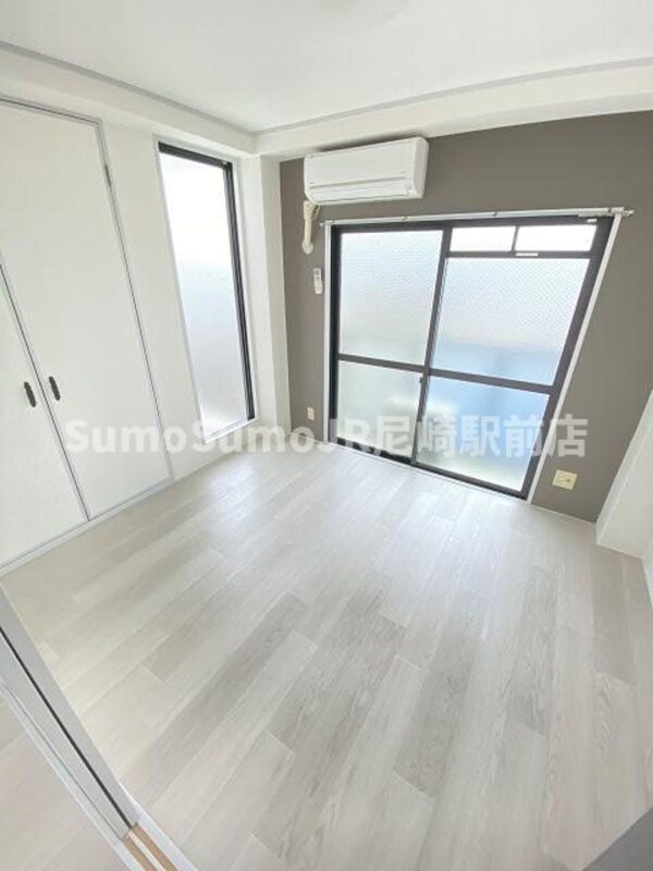 寝室(使い勝手のいい寝室です)