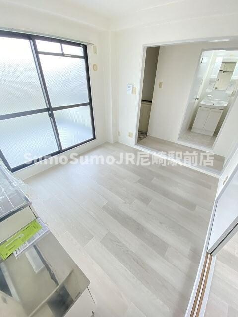 物件内観写真15　(ゆったりとしたリビングです)