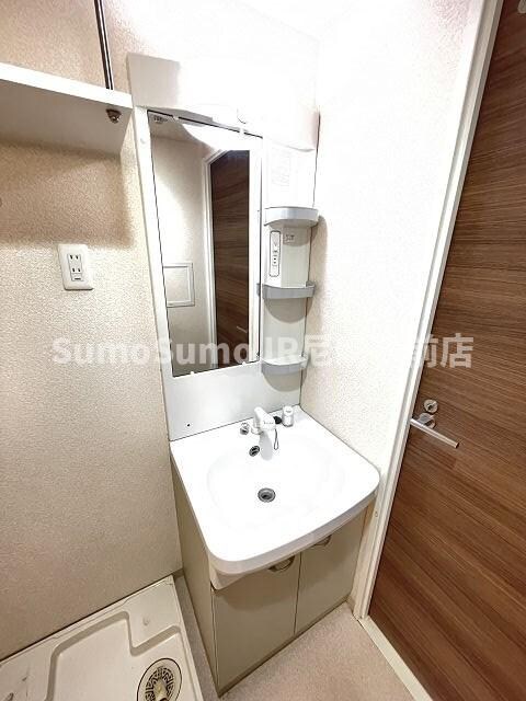 物件内観写真8　(独立洗面化粧台付き)