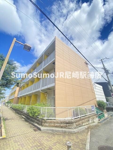 物件外観写真1　(外観は落ち着いています)