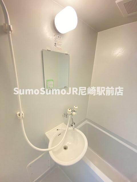 物件内観写真9　(落ち着いた空間のお風呂です)