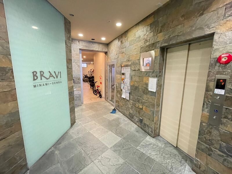 物件外観写真2　(清潔なロビーです)