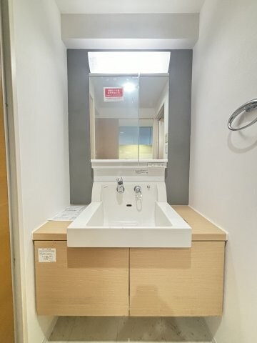 物件内観写真11　(忙しい朝には欠かせない洗面所です)