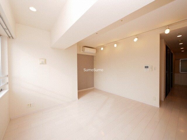 物件内観写真8　(使い勝手のいい寝室です)