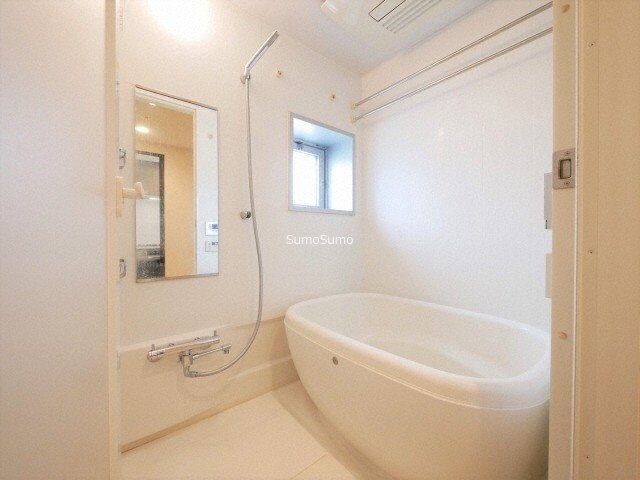 物件内観写真9　(落ち着いた空間のお風呂です)