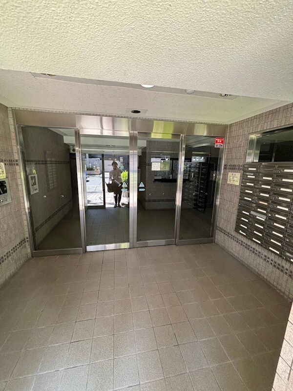 物件外観写真2　(建物の内部です)