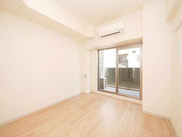 物件内観写真5　(ゆったりとした居間です)