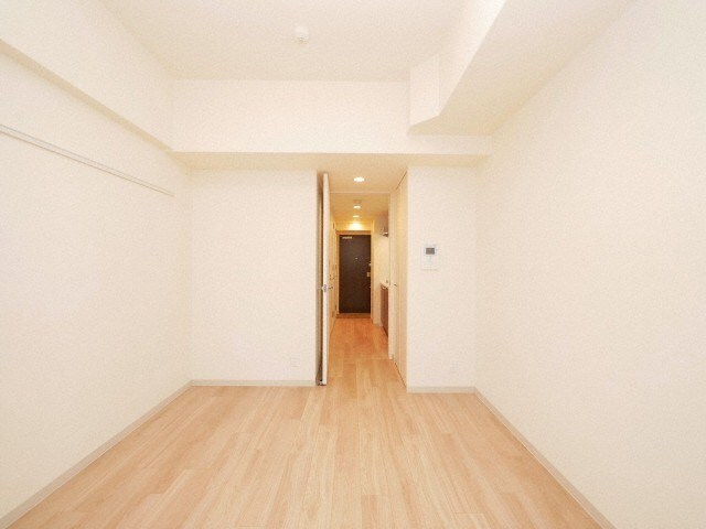 物件内観写真7　(開放的な寝室です)