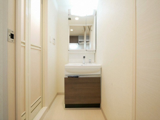 物件内観写真11　(コンパクトで使いやすい洗面所)