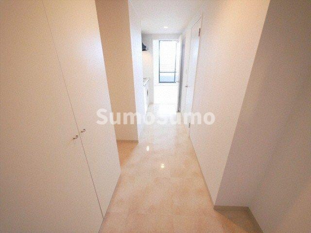 物件内観写真6　(収納もある玄関です)