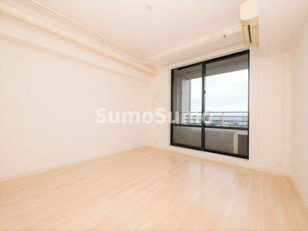 寝室(落ち着いて過ごせるお部屋なので、寝室にいかがでしょうか)