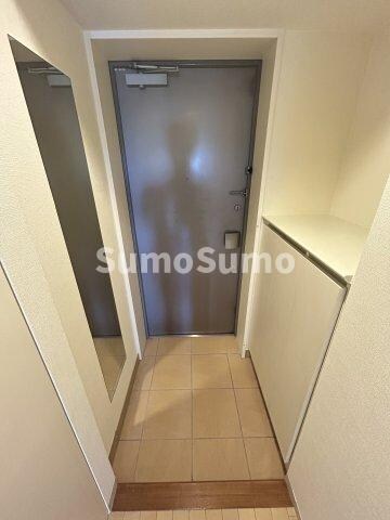 物件内観写真5　(収納もある玄関です)