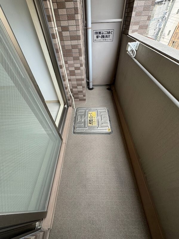 物件内観写真9　(暖かな日差しのふりそそぐバルコニー)