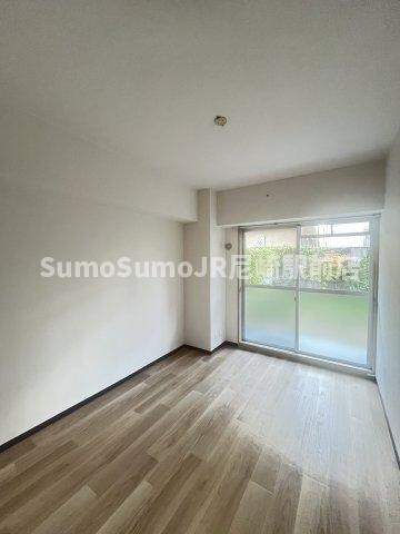 物件内観写真23　(ゆったりとした居間です)