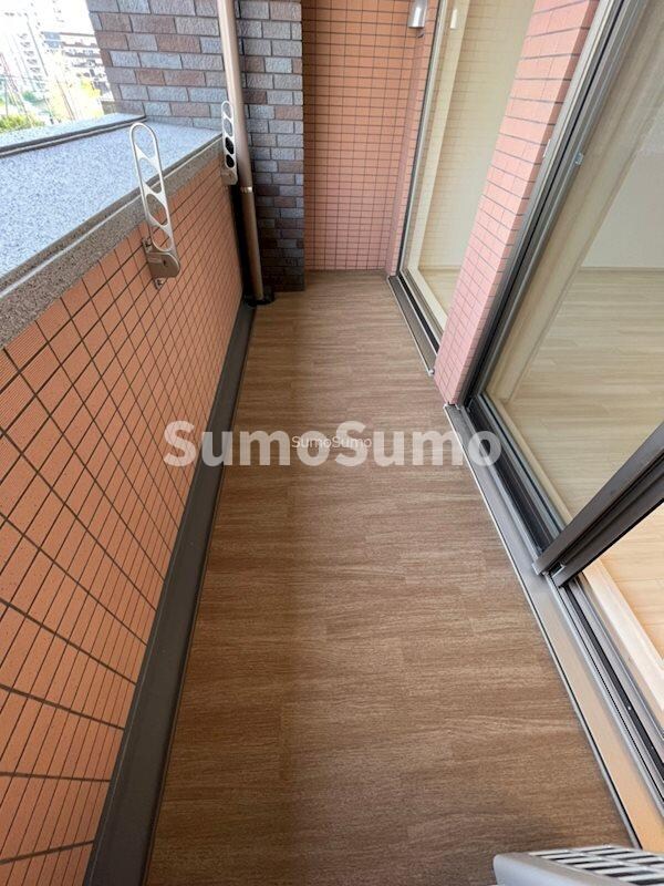 物件内観写真9　(暖かな日差しのふりそそぐバルコニー)