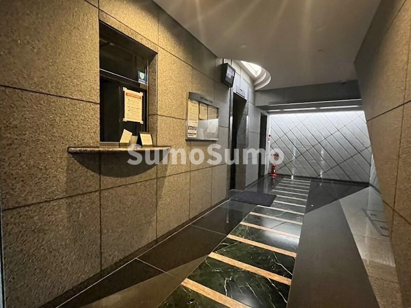 物件外観写真3　(ゆとりのあるロビーです)