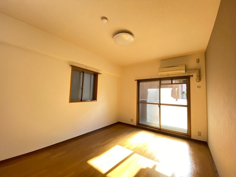 物件内観写真6　(ゆったり過ごせる居間です)