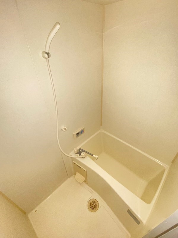 物件内観写真9　(コンパクトで使いやすいお風呂です)