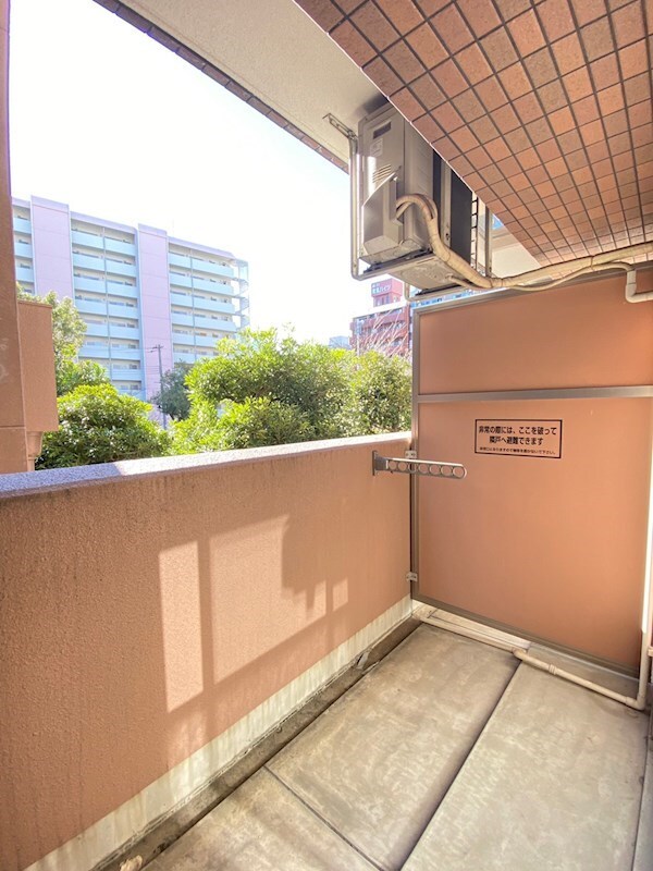 物件内観写真10　(バルコニーからの眺めを楽しみながら食事をしませんか)