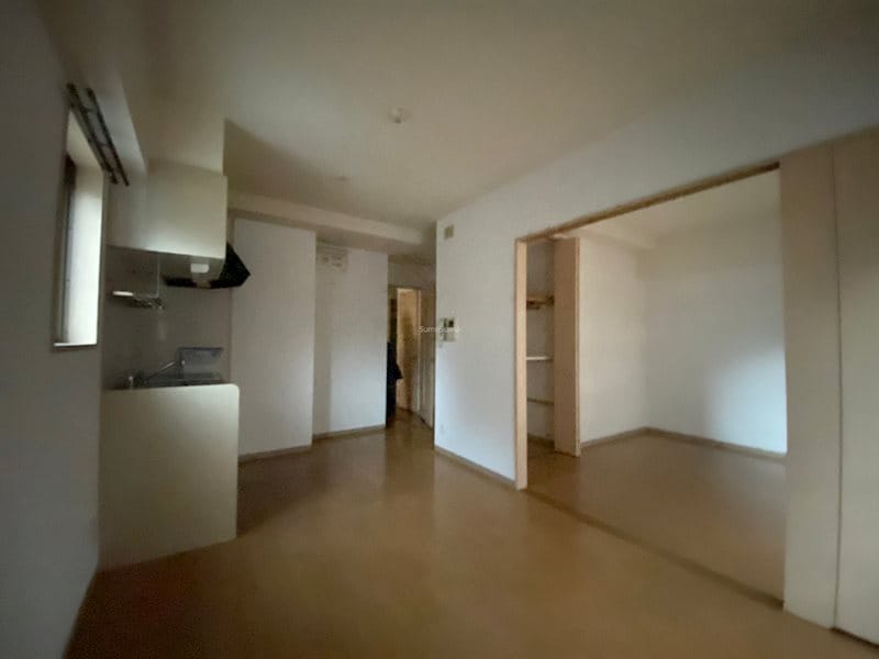 物件内観写真4　(ゆったりとした居間です)