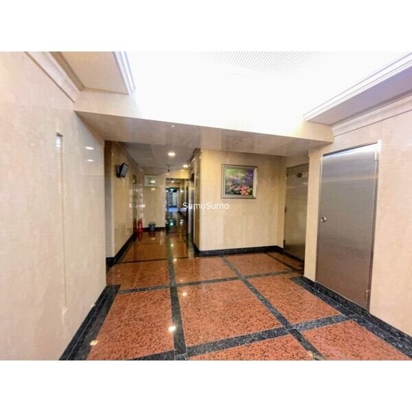 物件外観写真3　(清潔なロビーです)