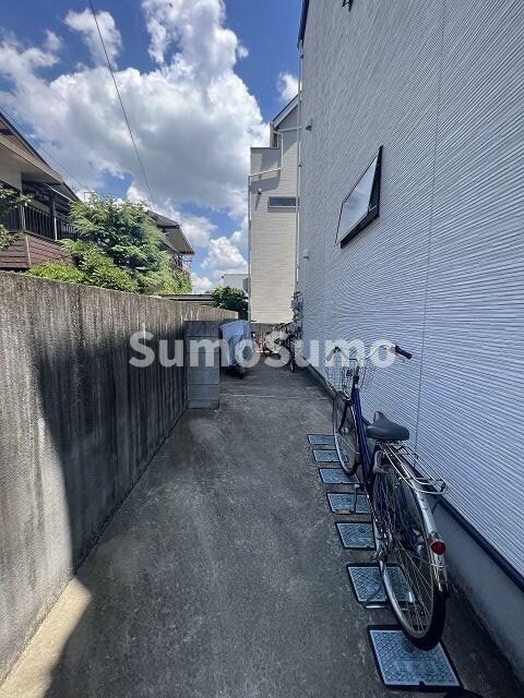 物件外観写真3　(落ち着いた雰囲気の外観です)