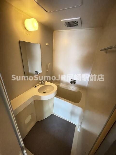 物件内観写真9　(落ち着いた空間のお風呂です)