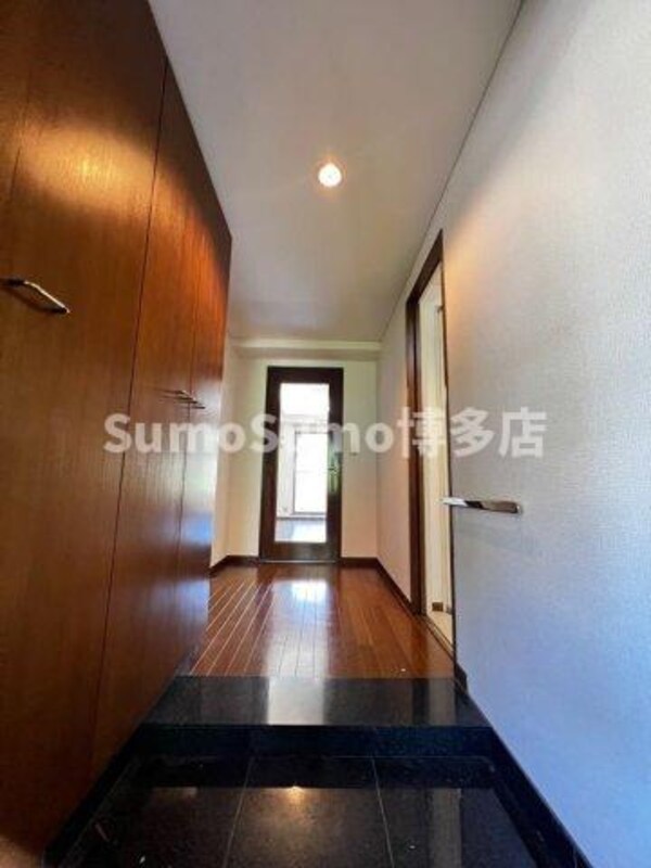 玄関(落ち着いた玄関です)