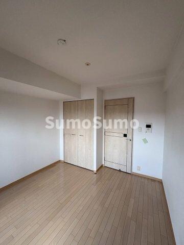 物件内観写真5　(こちらのリビングで趣味の時間をお楽しみください)