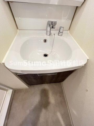 物件内観写真22　(独立洗面台で身支度をすべて済ませてしまいましょう)