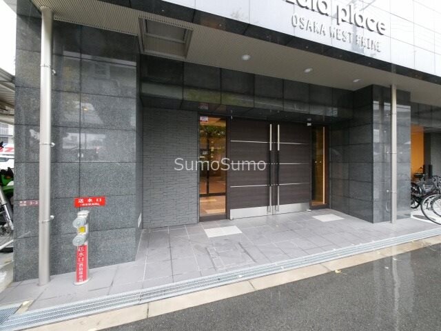 物件外観写真2　(ゆとりのあるエントランスです)