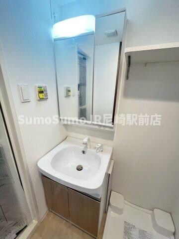 物件内観写真18　(独立洗面台、朝の身支度には欠かせません)