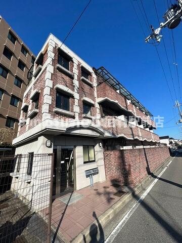 物件外観写真1　(外観もきれいです)