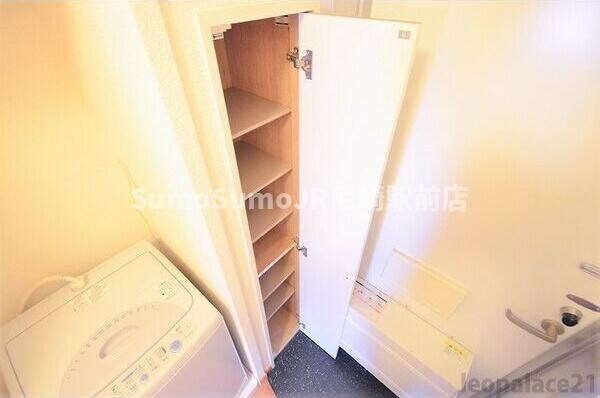 物件内観写真6　(ゆったりとした玄関です)