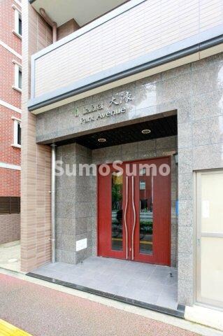 物件外観写真2　(ゆとりのあるエントランスです)