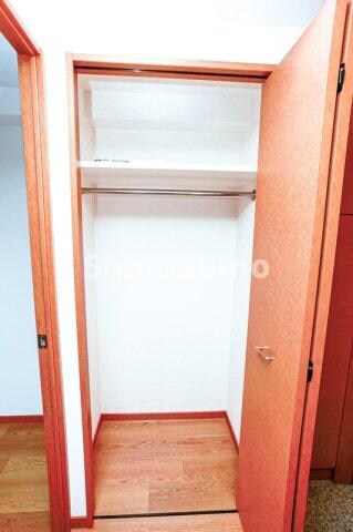 物件内観写真9　(ちょっとした収納スペースも充実しています)